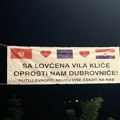 Sraman performans crne gore - "oprosti nam, Dubrovniče!" Cetinjani "peru obraz" pred Hrvatskom zbog predloga rezolucije o…
