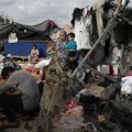 Palestinci na severu Gaze preživljavaju na hlebu, IDF nastavlja s napadima na Rafu