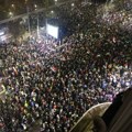 Veliki protest u Beogrdu: Čuo se topovski udar, žandarmerija krenula ka skupštini (Uživo)