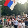 Uhapšen muškarac u Zaječaru zbog sumnje da je tokom protesta bacio flašu na vrata Gradske uprave