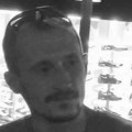 "Neka ti se duša odmori od hladnih trotoara" Tuga u gradu nakon smrti skromnog beskućnika Kizija