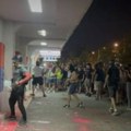 Demonstranti demolirali prostorije SNS-a u Novom Sadu (VIDEO)