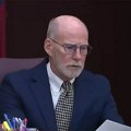 Jedna reč ga skoro koštala života: Sudija se smeškao, pa greškom izgovorio da je "kriv", a u sudnici muk i suze (Video)