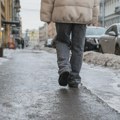 (VIDEO) Trik koji će vam pomoći da lakše hodate po snegu i ledu