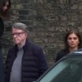 (Foto, video) uhapšen lord Mandelson: Policija mu upala u kuću: Lisice na ruke mu stavili nakon istrage o Epstajnovim…