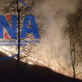 Шумски пожари букте код Бијелог Поља, били угрожени и објекти: Ватрогасци-спасиоци у борби са стихијом, од среде на терену и…