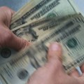 Dolar tiho slabi i čini život skupljim