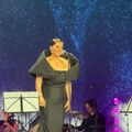 Eleganta haljina pripijena uz telo: Nina Badrić blista na koncertu u Beogradu: Izašla na binu, pa se obratila Mariji Šerifović…