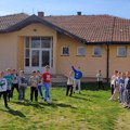 “Crtamo srcem“ sutra u Centralnom gradskom parku za školu u Donjoj Jajini