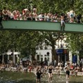 Evropa na udaru rekordnog toplotnog talasa: Na snazi crveni meteoalarmi, zatvorene škole, desetine hiljada domaćinstava bez…