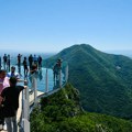 Ljudi opčinjeni vidikovcem na Kablaru: Evo koliko turista ga je već posetilo i do kada je ulaz besplatan