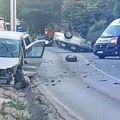 Teška nesreća u Sremskoj Kamenici, automobil se prevrnuo na krov: Hitne službe na licu mesta