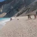 Jasmina okačila sliku sina sa plaže, a onda se desilo nešto što nije očekivala: "Žene su ovde gore od muškaraca" (foto)