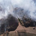 Plamen pretio da zapali stambene objekte: Veliki požar zahvatio lučansku opštinu