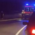Teška saobraćajka kod Novog sada: Vatrogasci seku vozilo da dođu do putnika, automobil završio Na krovu (video)