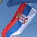 Uhapšena Novosađanka koja je skinula i zapalila zastavu Srbije