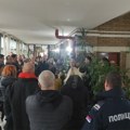 I u OŠ "Žarko Zrenjanin" ušli prosvetni inspektori, roditelji došli kao podrška (FOTO, VIDEO)