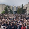 (VIDEO) Studenti u Skoplju na masovnom skupu odali počast stradalima u požaru u Kočanima