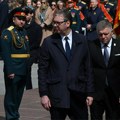 "Počast herojima koji su živote ugradili u temelje mira" Vučić položio venac na spomenik Neznanom vojniku u Moskvi