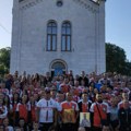 Vernici u molitvi i zajedništvu slave Svetog Vasilija: Hiljade Hercegovaca na hodočašću ka manastiru Ostrog