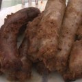 Ovo nikako ne jedite! Poznata kobasica se povlači iz marketa Može predstavljati ozbiljan zdravstveni rizik