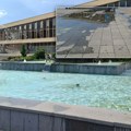 Još jedna SNS rekonstrukcija: Procurela fontana na Gradskom trgu
