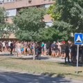 Napeto u Novom Sadu: Pristalice SNS se uputile ka Limanu gde su građani prekrečili grafite mržnje VIDEO