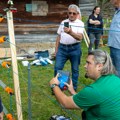 Stiže novac za ograde za zaštitu pčelinjaka od mrkih medveda Konkurs je otvoren do 15. avgusta, evo ko može da konkuriše