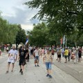 Incident ispred prostorija SNS u Prokuplju, pokazan srednji prst okupljenima
