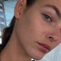 Devojka Leonarda Dikaprija objavila fotku u toplesu Mankenka pozirala bez gornjeg dela kupaćeg kostima! (Foto)