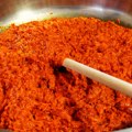 Sezona zimnice: Da li se isplati praviti domaći ajvar ili kupiti gotov?