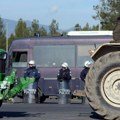 Grčki poljoprivrednici pojačali blokade na putevima