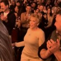 Ljudi u šoku zbog plesa majke Džej Lo: Sa 89 tverkovala i "tresla" grudima, cela sala gledala samo u nju