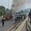 Izraelci dronovima gađali vozila na autoputu južno od Bejruta, poginulo osmoro ljudi