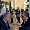 Vučić sa Tuskom o evropskom putu Srbije i saradnji dve zemlje