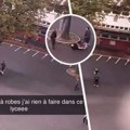 Jezivi snimak napada u školi u Francuskoj: Urla "Alahu Akbar", ubada ljude nožem, bacaju stolice da se odbrane