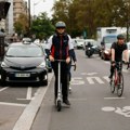 Policija upozorava: Vozači trotineta u svako doba dana moraju da nose reflektujući prsluk i biciklističku kacigu