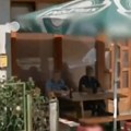 "Mile, izašli smo na Gugl mapi": Snimci Srba koji piju pivo ispred seoske prodavnice nasmejali sve na mrežama (video)