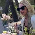 Stravičan snimak sa groblja: Ava Karabatić se trese i priča sa pokojnim ocem, evo koje je obećanje dala (foto+video)