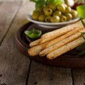 Recept za hrskave grisina sa maslinama i ruzmarinom
