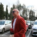 Ova atraktivna plavuša je Milijeva supruga: Mlađa je od njega deceniju, a pored nje on ne skida osmeh sa lica