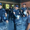 U toku protest ispred Filozofskog fakulteta u Novom Sadu: Studenti isporučili pet zahteva dekanu