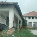 Vučićeva prazna obećanja za Deževu