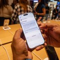 Apple blizu dogovoru od skoro milijardu dolara za korišćenje Google AI za Siri