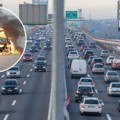 Drama u Beogradu - gori auto nasred ulice: Obustavljen saobraćaj (foto)