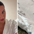 Naručila haljine, pa doživela noćnu moru: Kad je videla šta gmiže po stvarima, umalo se onesvestila!