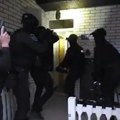 (Foto, video) Ovako su uhapšeni osumnjičeni za ubistvo Živka Bakića i Milana iz Požarevca: Policija im upala u stanove, evo…
