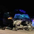 Poginuo mladić (20) kod Kraljeva! Stravična saobraćajna nesreća: Automobil u potpunosti uništen, dve osobe povređene (foto)…