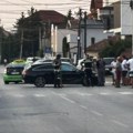 Trostruki sudar u Leskovcu: Dete od 9 godina vozilo „mercedes“ i udarilo u BMW i taksi?! – VIDEO