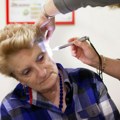 "Sada čujem i šuštanje vode": Godinama je živela bez zvuka, a onda joj je kohlearni implant promenio život